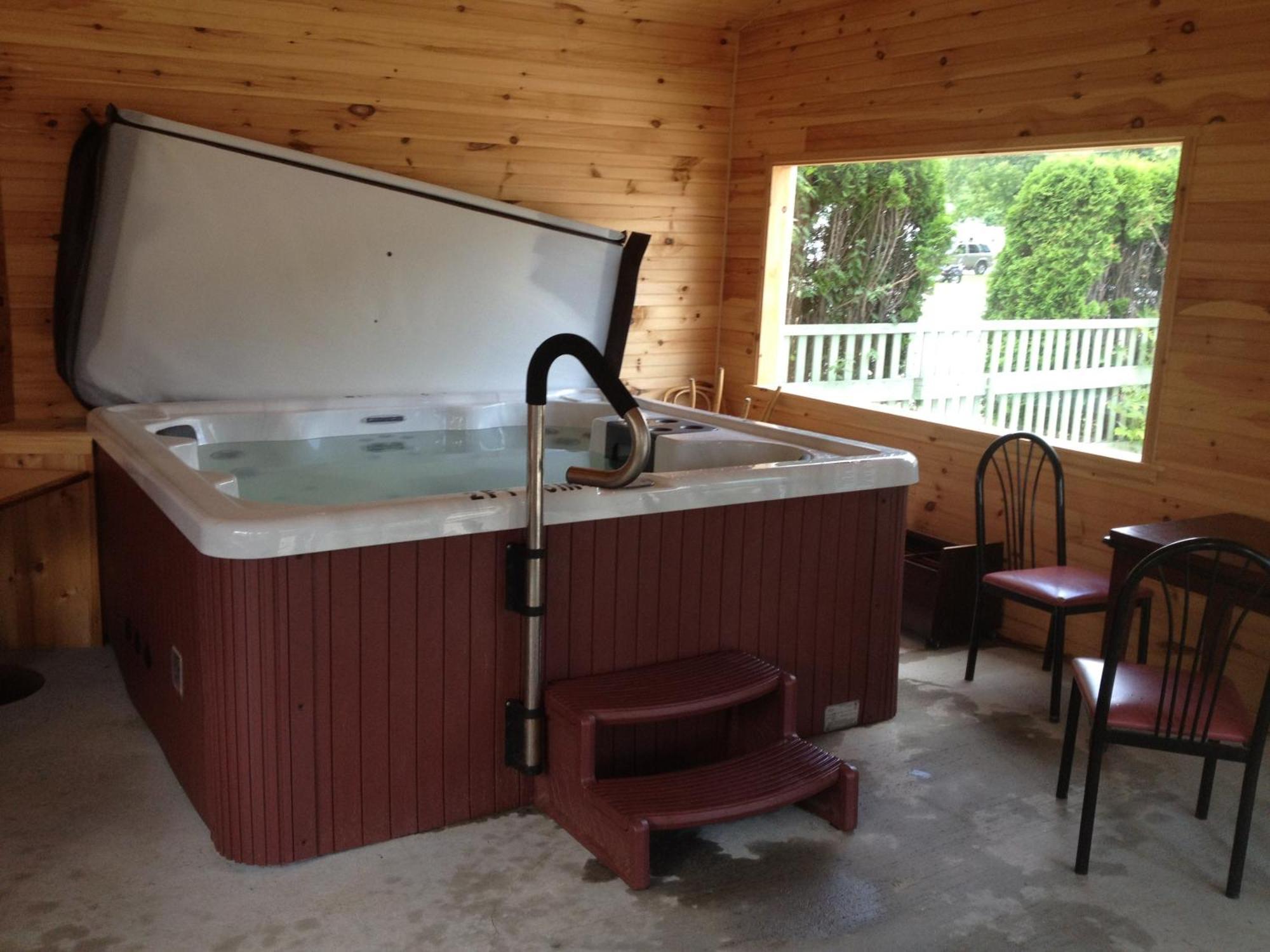 Northern Peaks Motor Inn Gorham Bagian luar foto